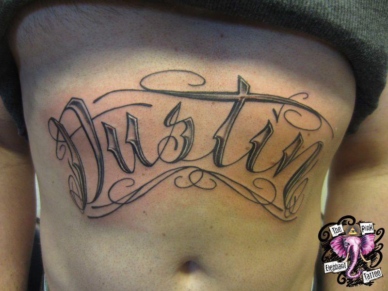 Schriftzug auf dem Bauch The Pink Elephant Tattoo The Pink Elephant